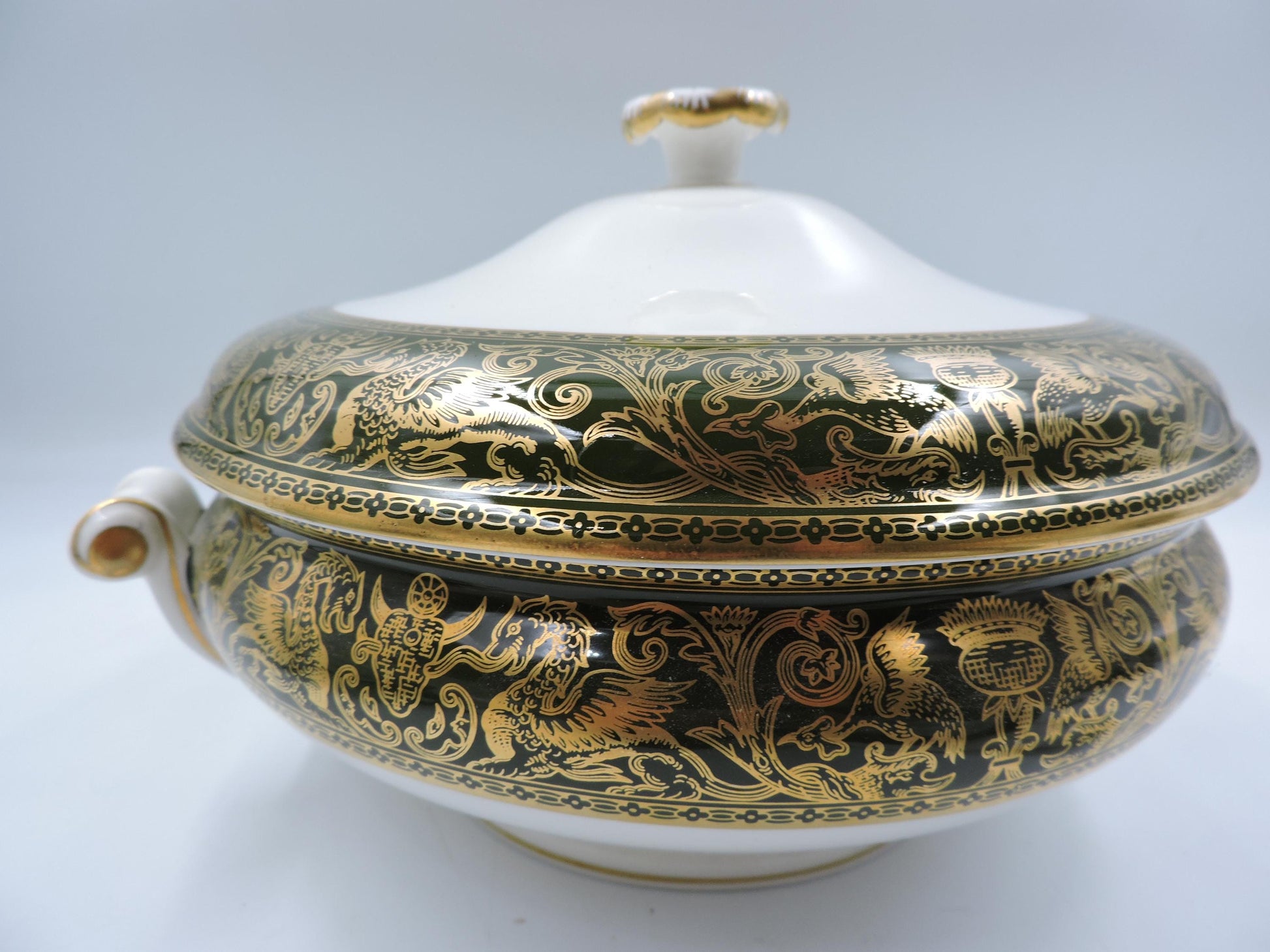 Wedgwood Florentine Green Gold W4170 Round Covered Vegetable Bowl - Crack