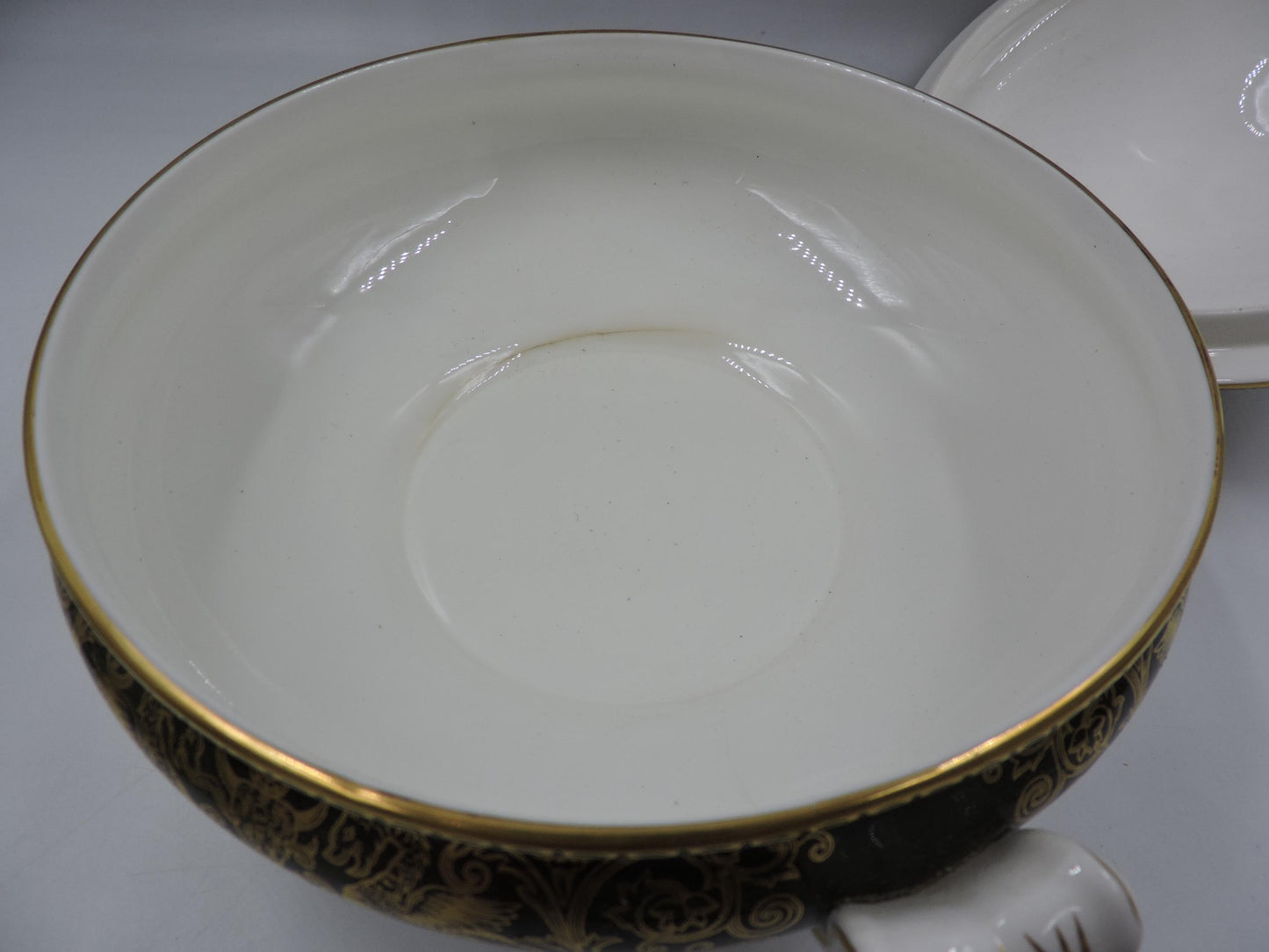 Wedgwood Florentine Green Gold W4170 Round Covered Vegetable Bowl - Crack