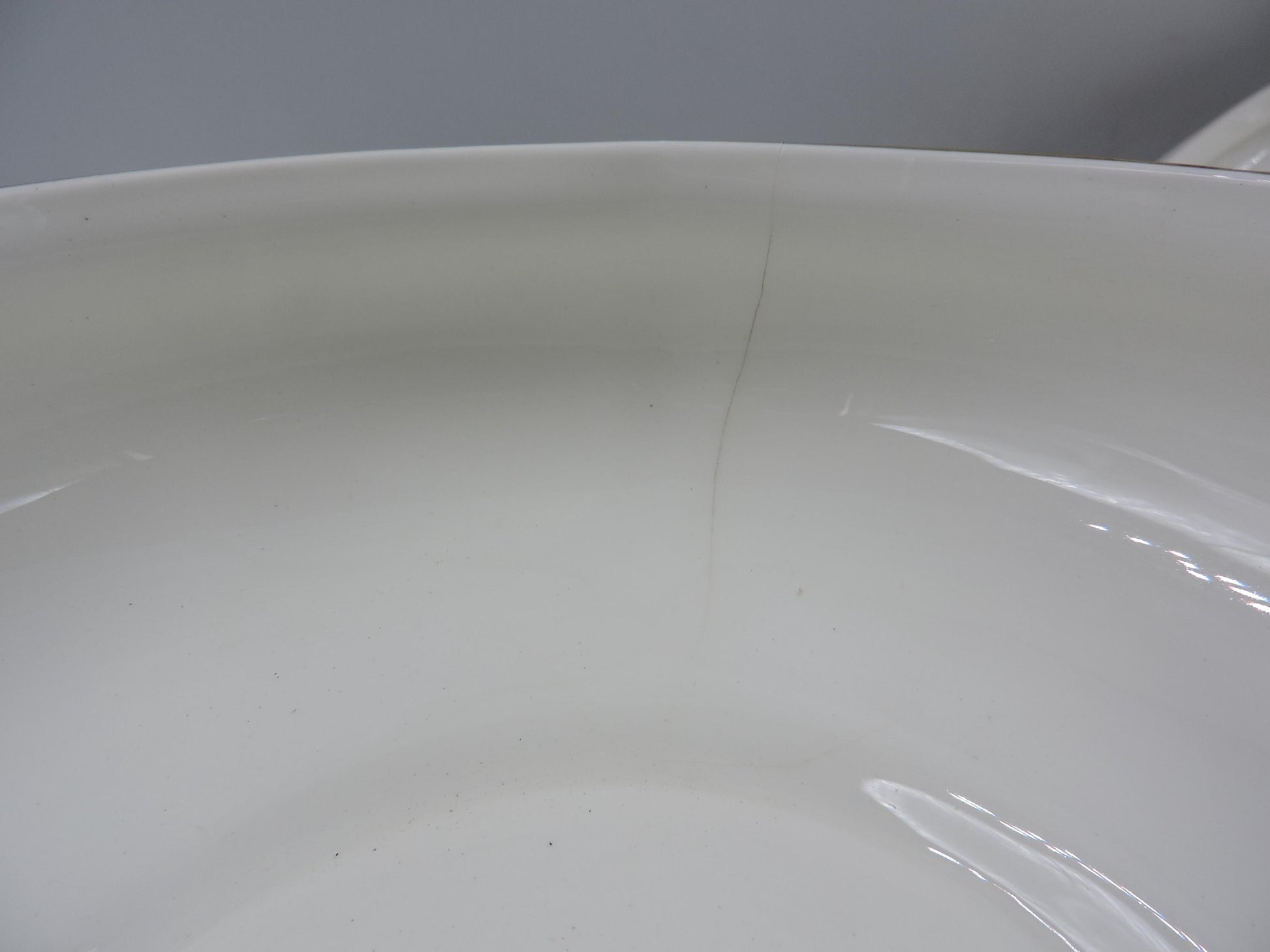 Wedgwood Florentine Green Gold W4170 Round Covered Vegetable Bowl - Crack