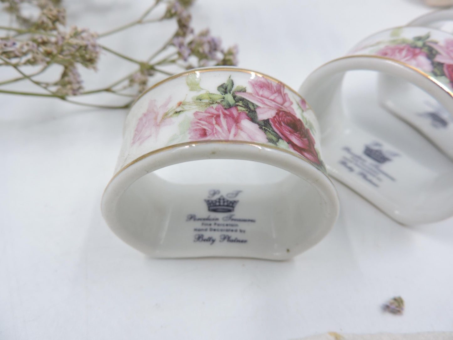 Porcelain Treasures Napkin Holder 4-Piece Set