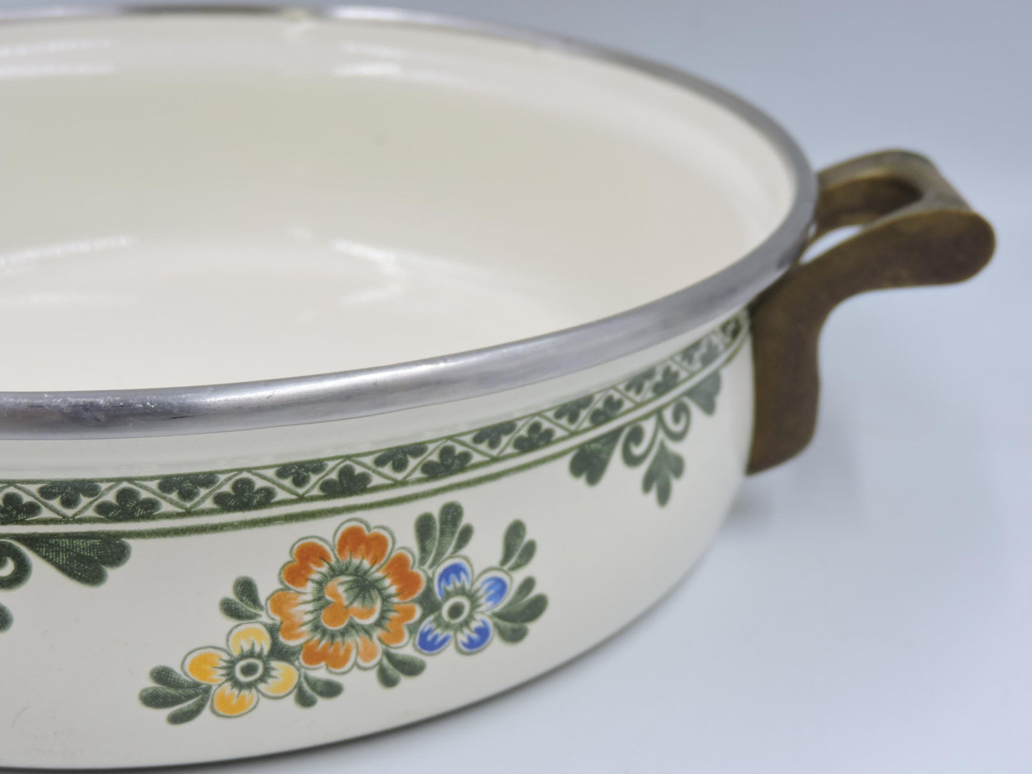 Villeroy & Boch vintage enamel casserole pot
