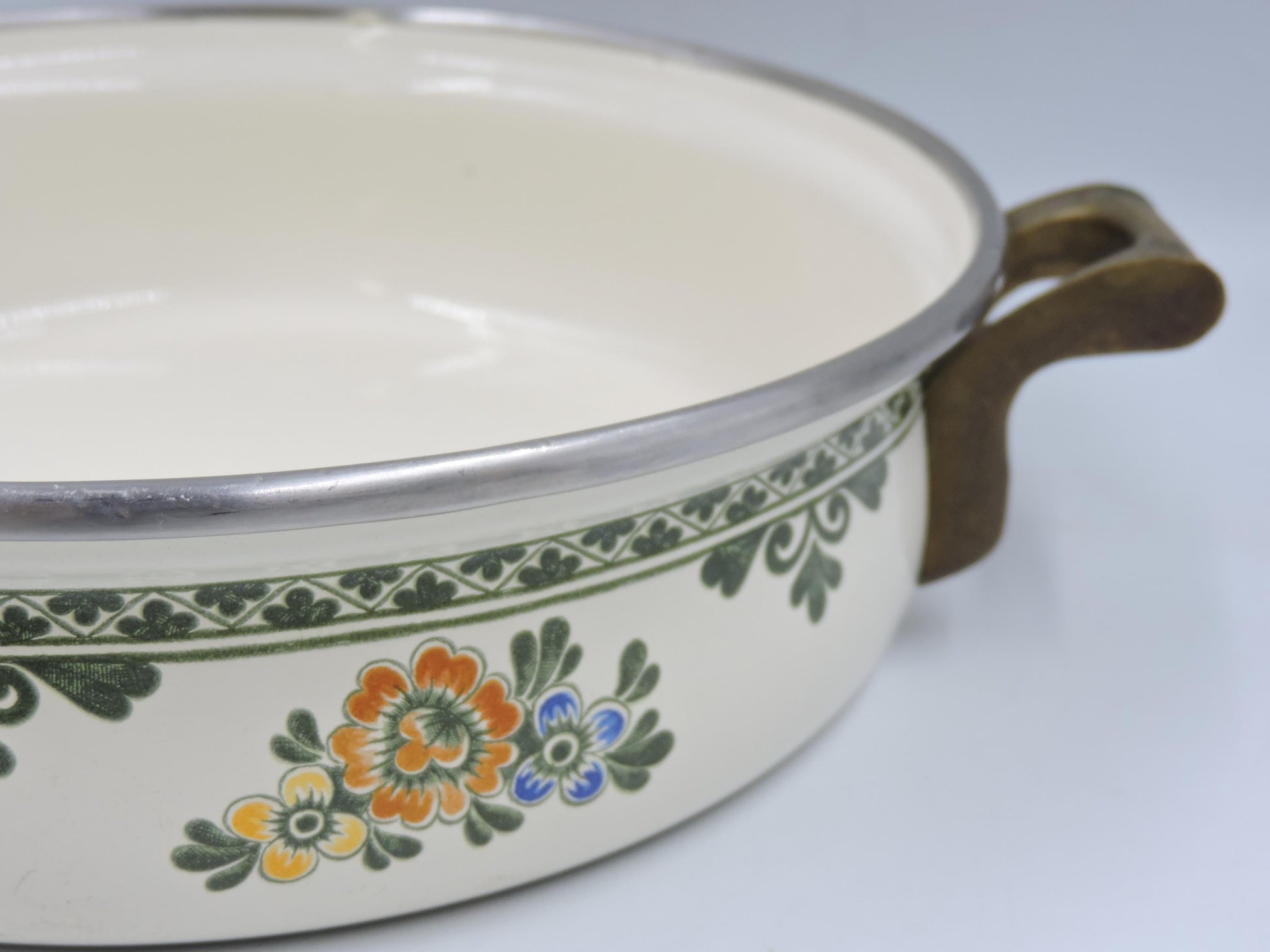 Villeroy & Boch vintage enamel casserole pot