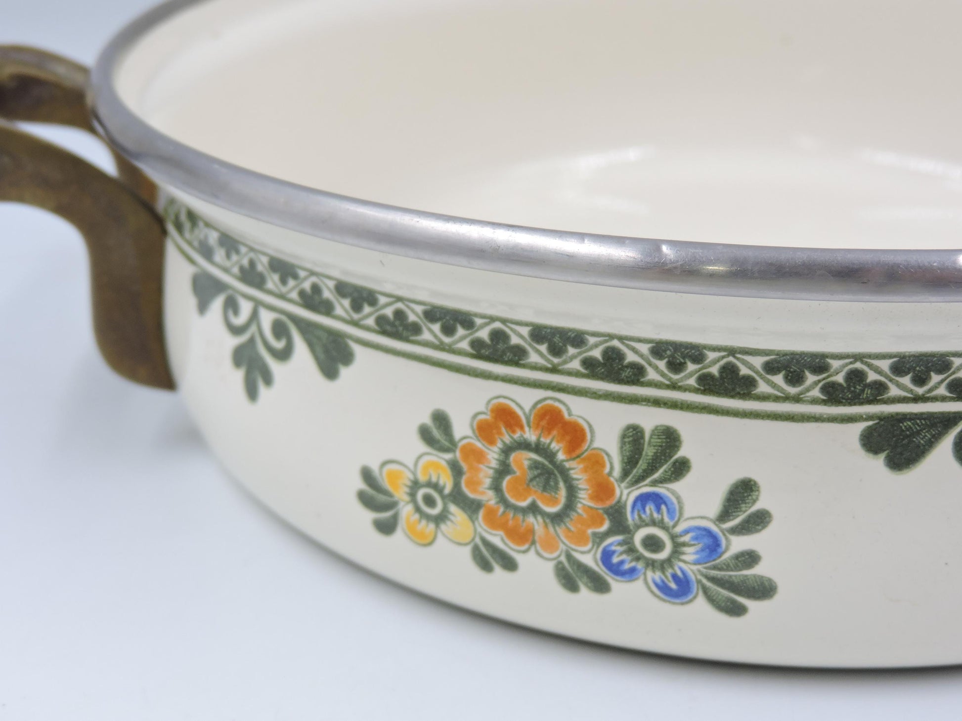 Villeroy & Boch vintage enamel casserole pot