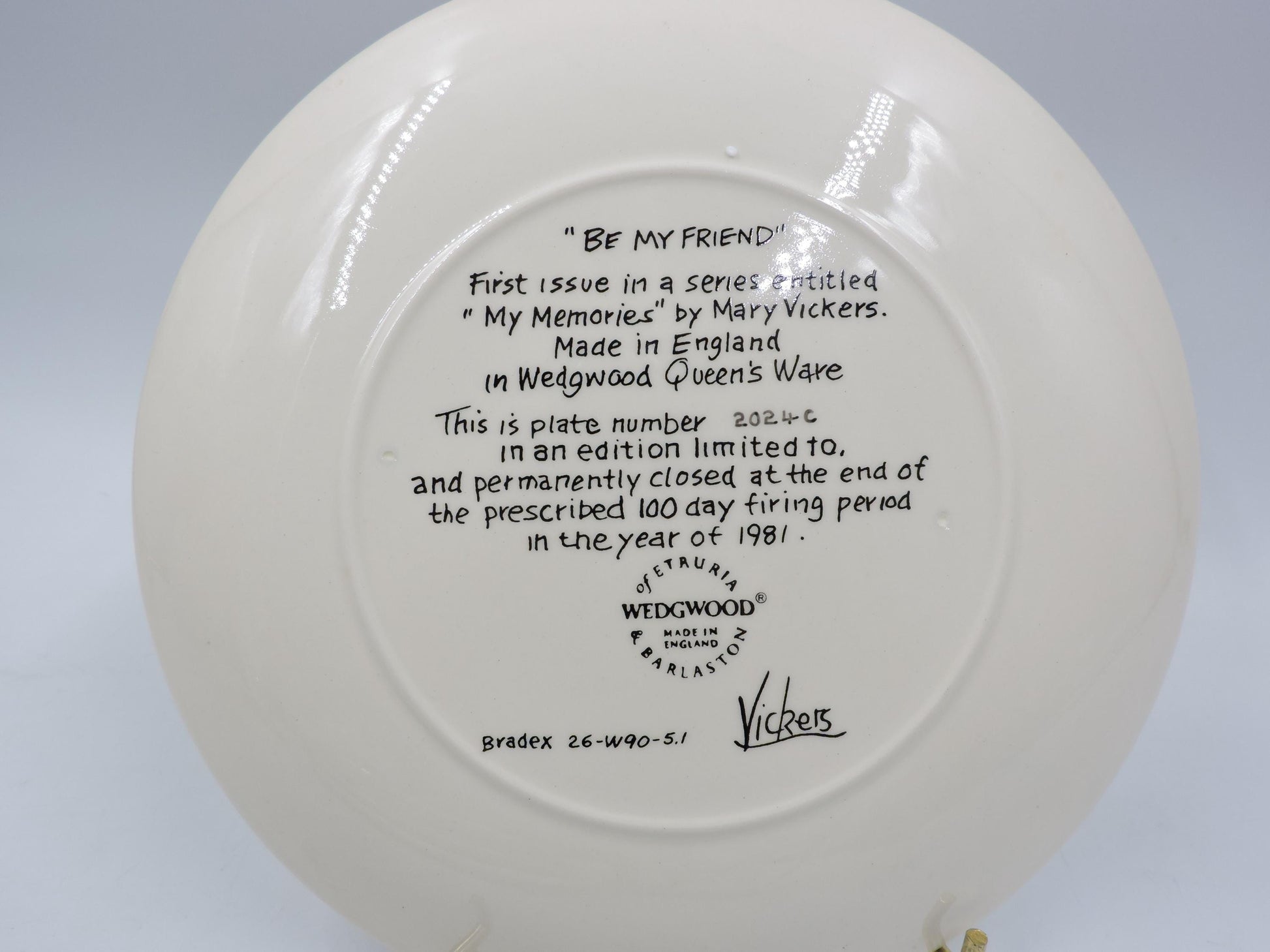 Wedgwood "Be my friend" wall deco plate