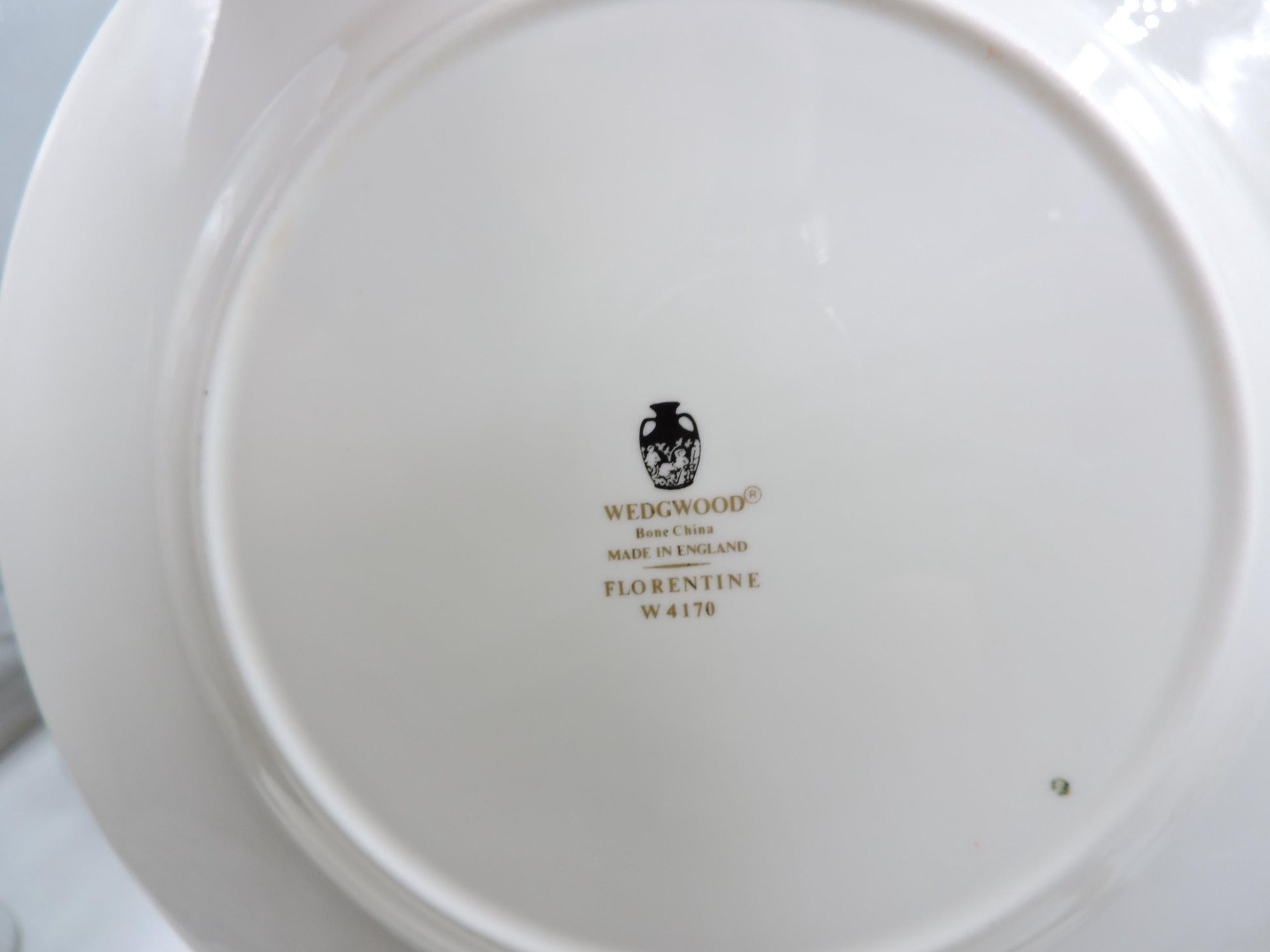 Wedgwood Florentine Dark Green Gold W4170 Salad Plate