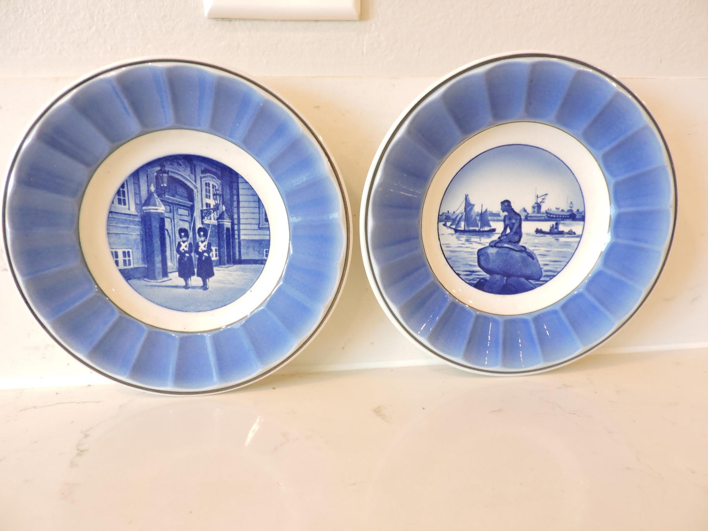 Bing & Grøndahl Vintage Commemorative Plate Set (2pc)