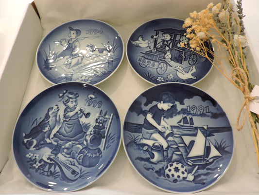 Bing & Grøndahl Vintage Commemorative Plate Set (2pc)