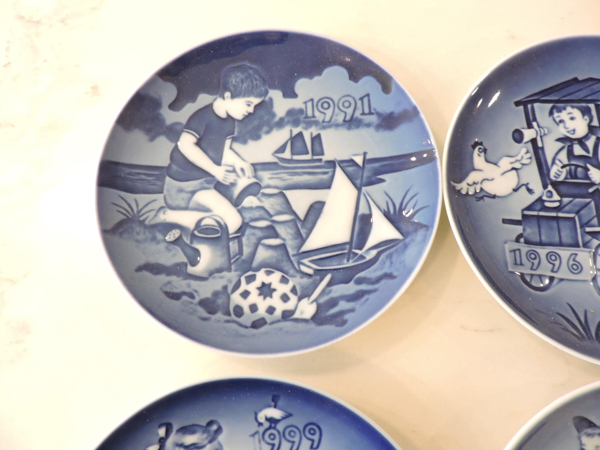 Bing & Grøndahl Vintage Commemorative Plate Set (2pc)