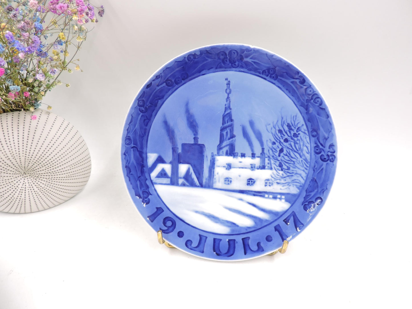 Antique 1917 Royal Copenhagen Jul Christmas Plate
