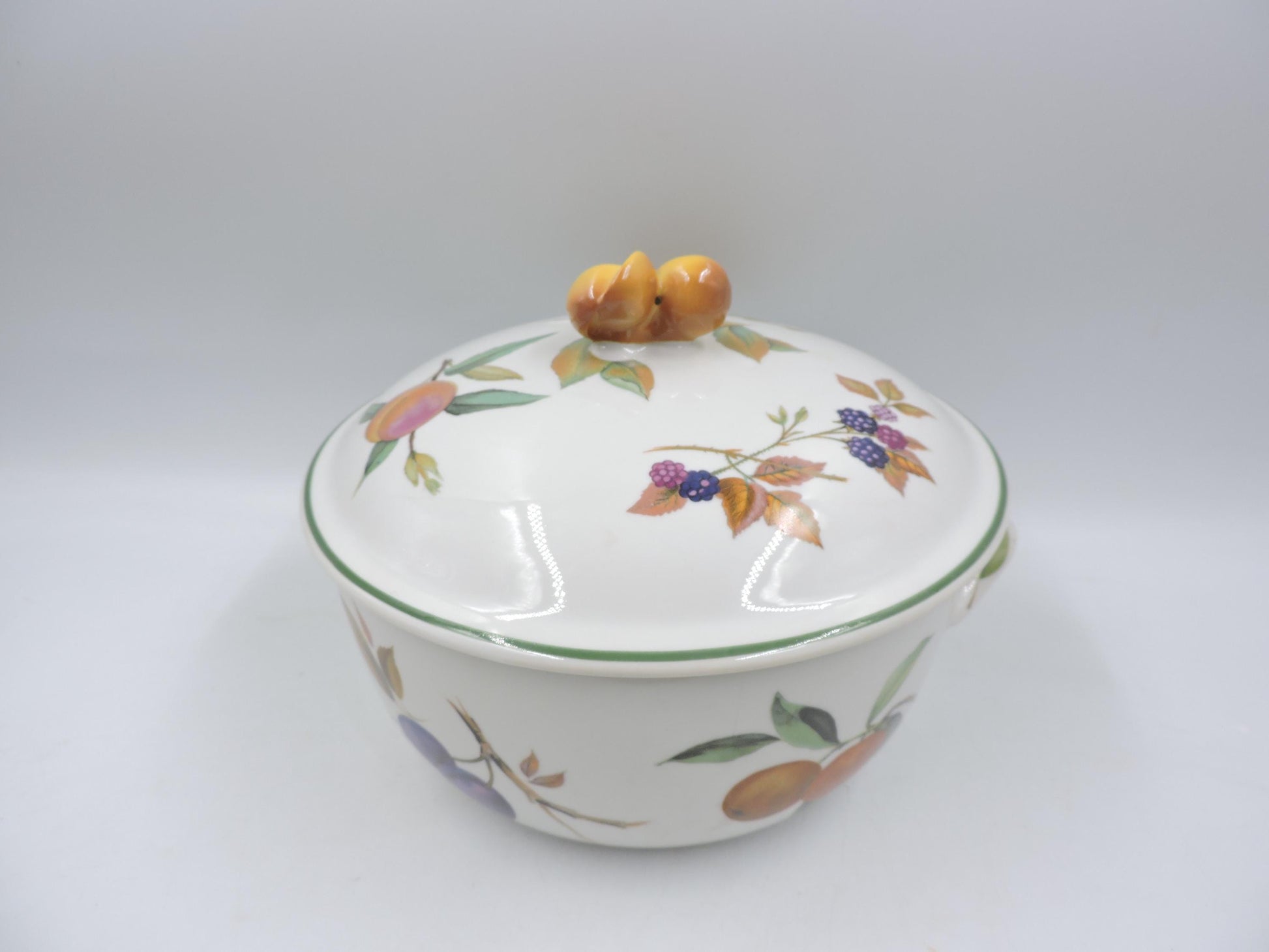 Vintage Royal Worcester Evesham Vale Lidded Casserole Dish (8.5")
